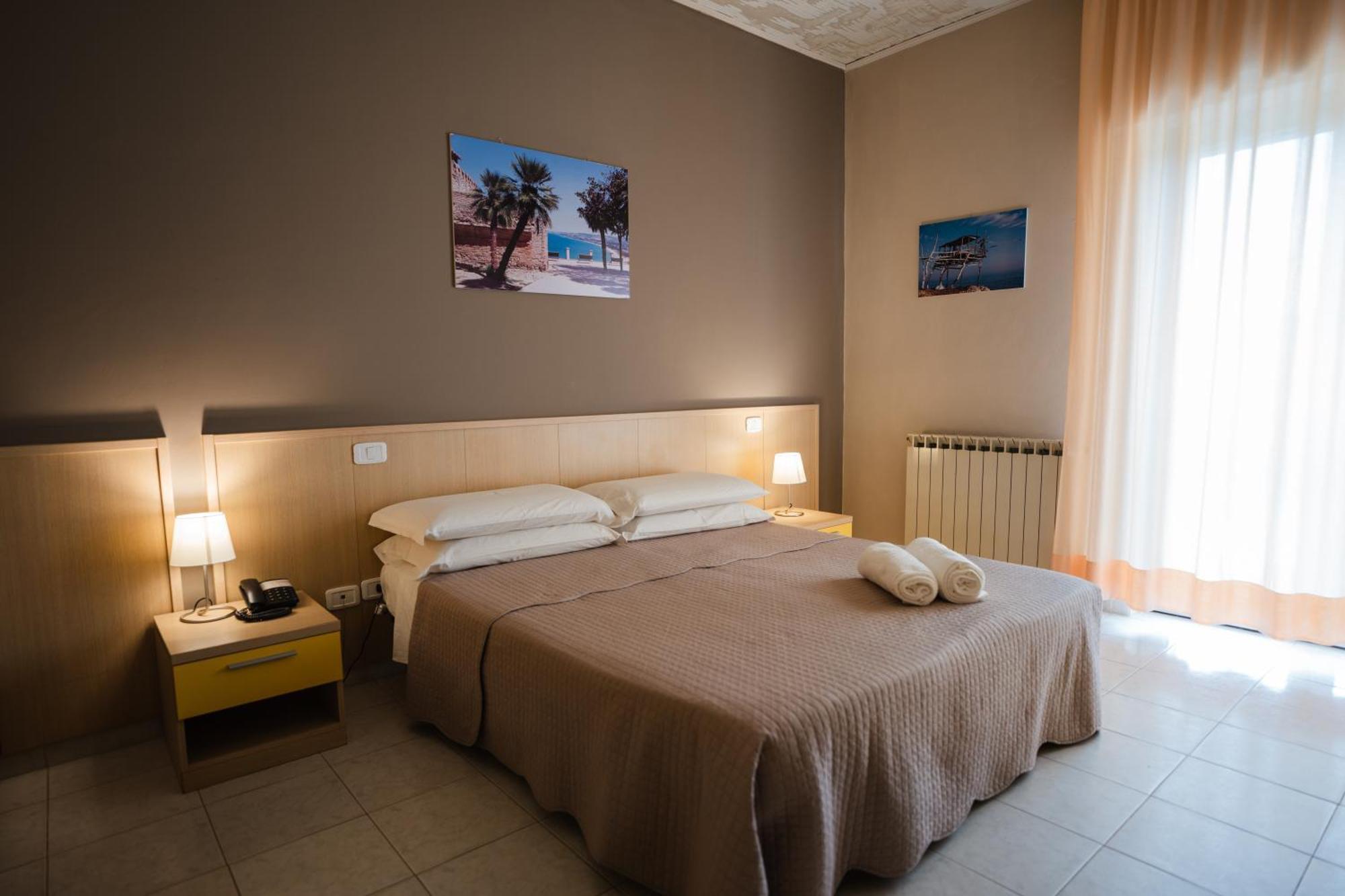 Hotel Holiday Vasto Eksteriør billede